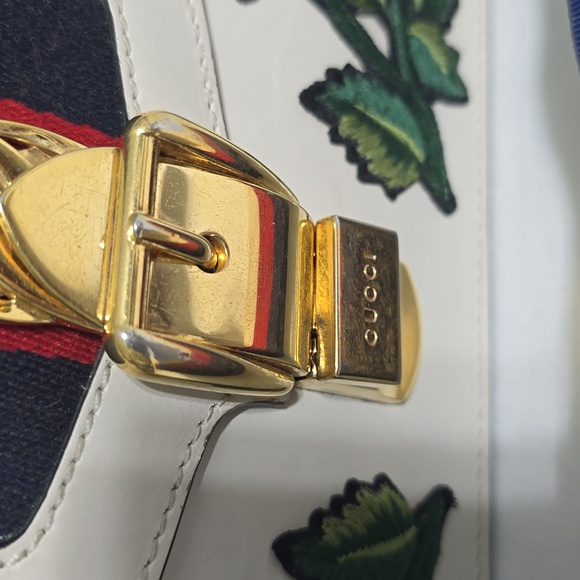 GUCCI SMALL SYLVIE WHITE CALFSKIN SHOULDER BAG - Picture 4 of 17